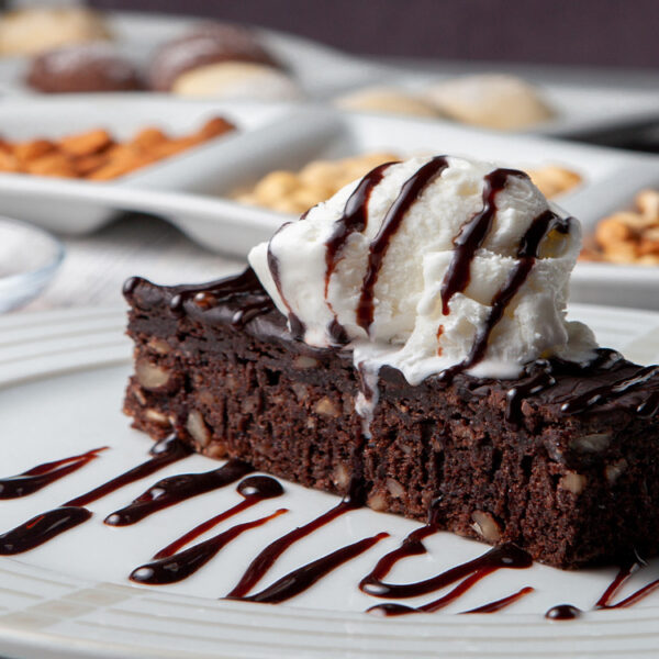 Sizzling Brownie (Brownie with Vanilla Ice-Cream with Hot chocolate)